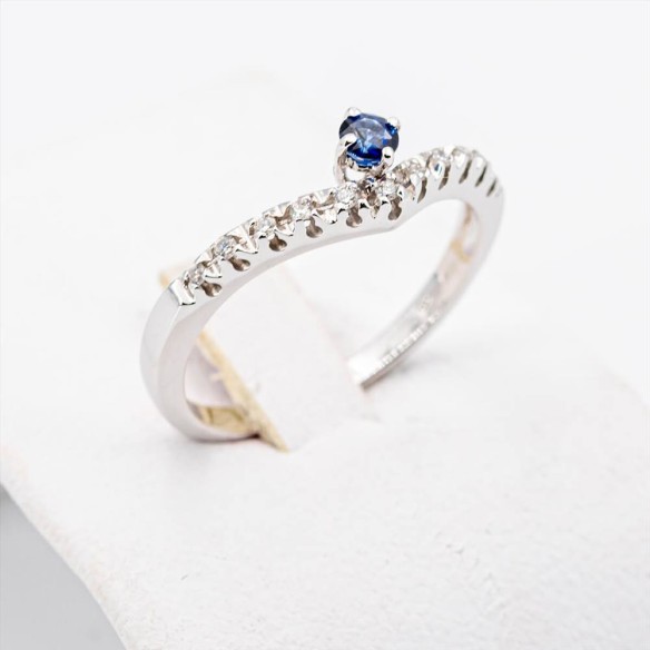 Anello Donna Veretta Oro bianco 18 Kt.  Diamanti e Zaffiro Blu'