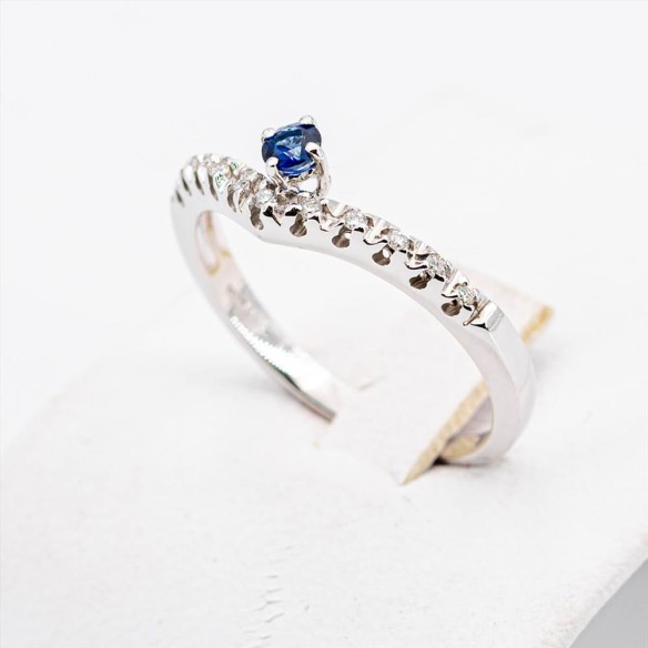 Anello Donna Veretta Oro bianco 18 Kt.  Diamanti e Zaffiro Blu'